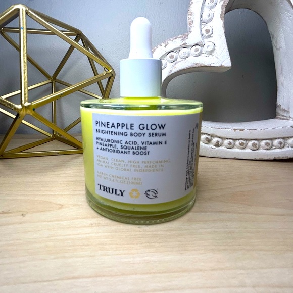 TRULY Bath & Body Truly Pineapple Glow Brightening Body Serum New
